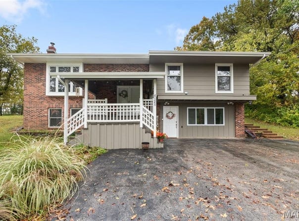 4121 Old Baumgartner Road, Oakville, MO 63129