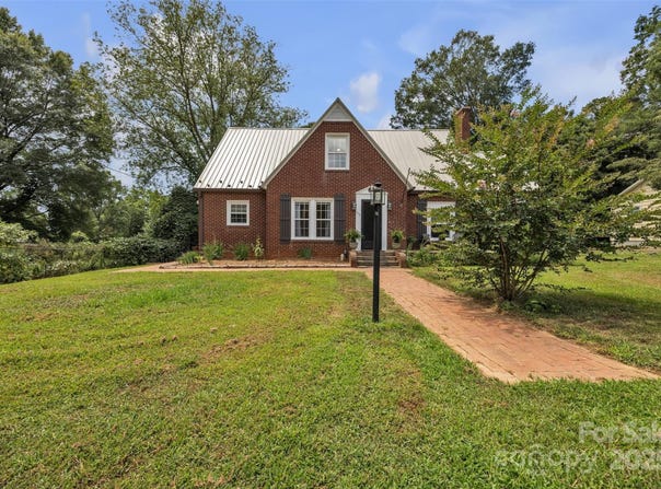 103 7th Street NW, Taylorsville, NC 28681