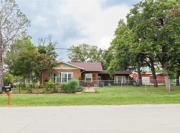 1601 Halsell Street, Bridgeport, TX 76426