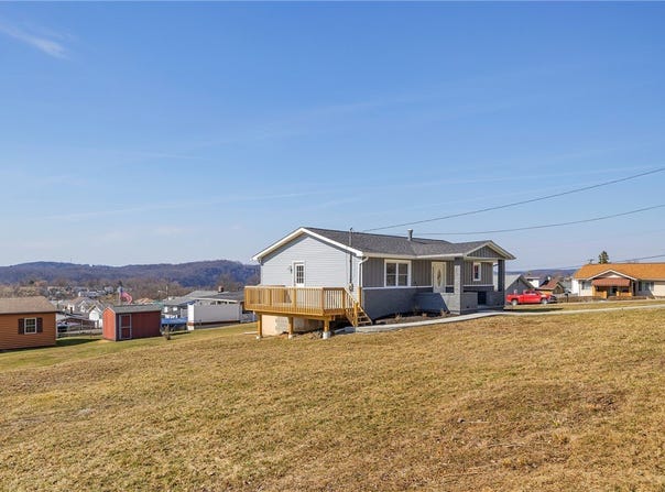 667 Memorial Dr, Plum Boro, PA 15068