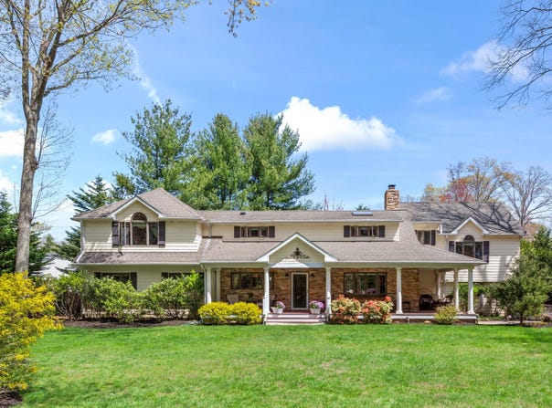 18 Windy Lane, Northport, NY 11768