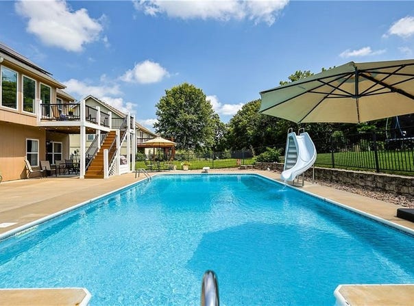 4812 Corinth Drive, St Joseph, MO 64506