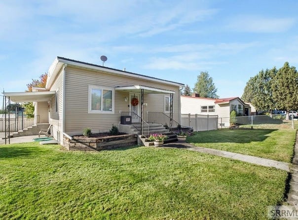 406 N 2nd W, St Anthony, ID 83445