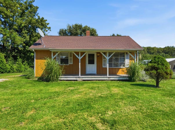 395 S FULTON Street, Banner, IL 61520