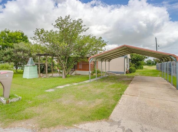 1021 Tanglewood Drive, Alvarado, TX 76009