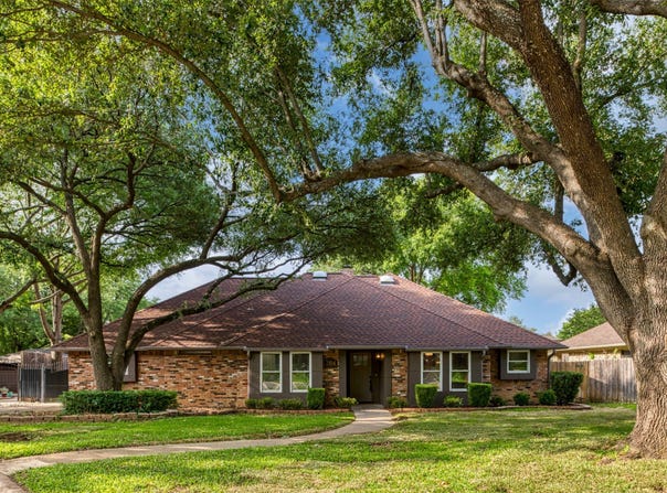 2104 Riverforest Court, Arlington, TX 76017