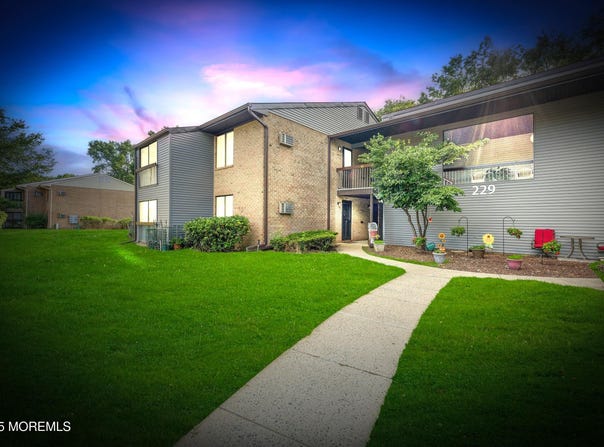 229 Medford Court, Manalapan, NJ 07726