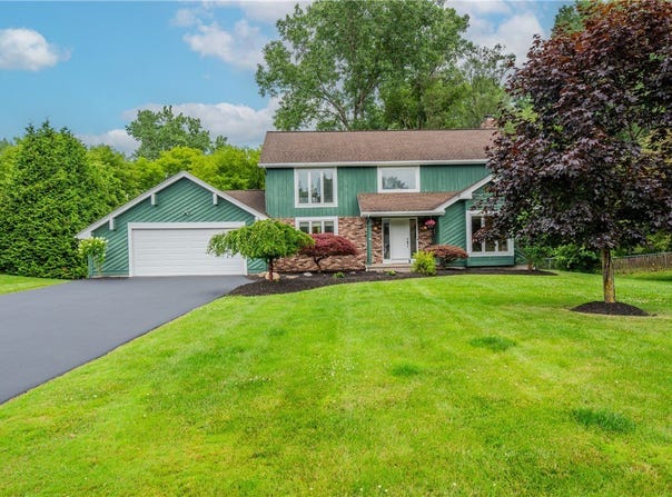 8 Pond Valley Circle, Penfield, NY 14526