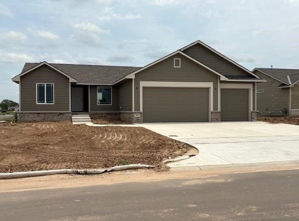 10831 W Sondra Ct, Maize, KS 67101