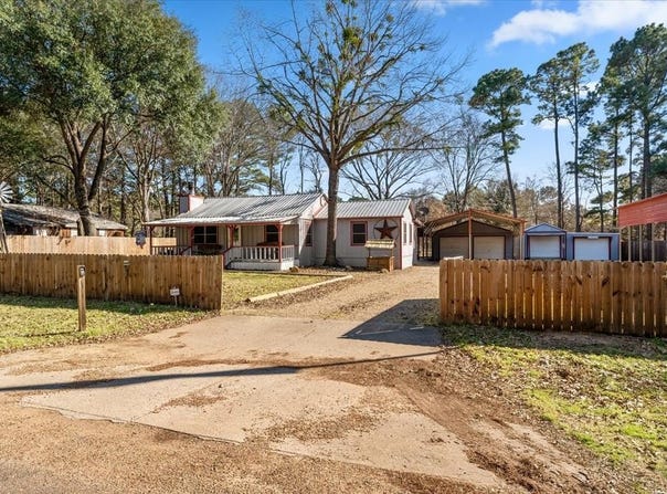 18099 Lakeview Blvd, Mabank, TX 75156