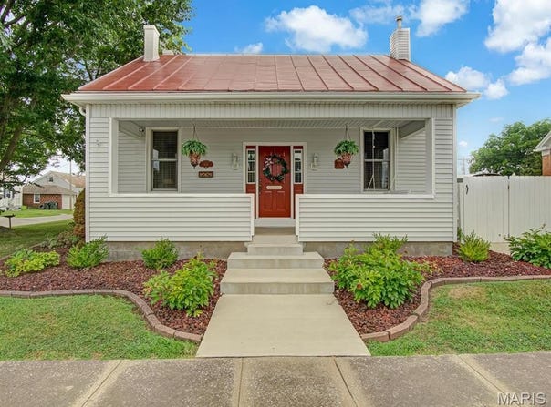 614 E Market Street, Red Bud, IL 62278