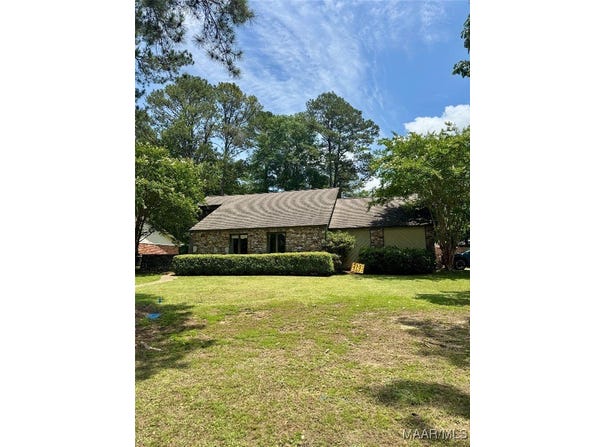215 W Castlewood Drive, Selma, AL 36701