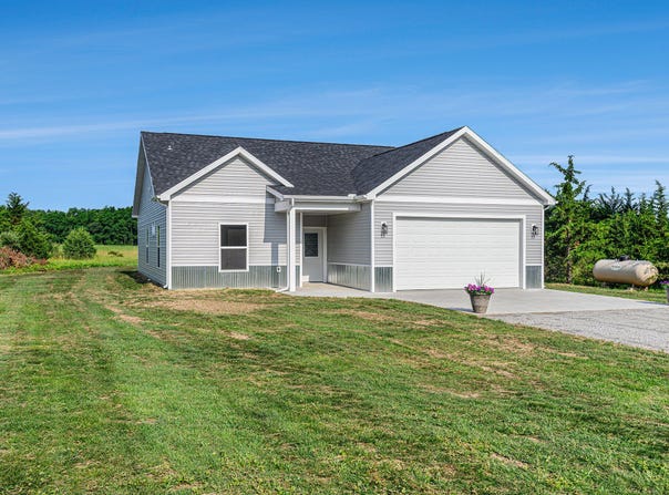 57860 James Drive, Three Rivers, MI 49093