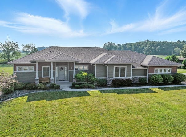 3919 S Sycamore Lane, Columbia City, IN 46725