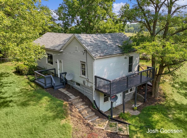 1005 41st Street, Allegan, MI 49010