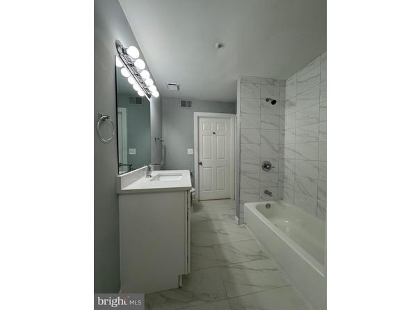 9812 LAKE POINTE COURT, UPPER MARLBORO, MD 20774
