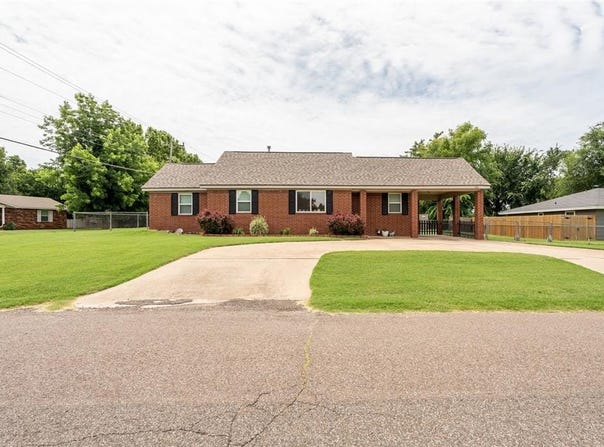 116 E Juniper Lane, Mustang, OK 73064