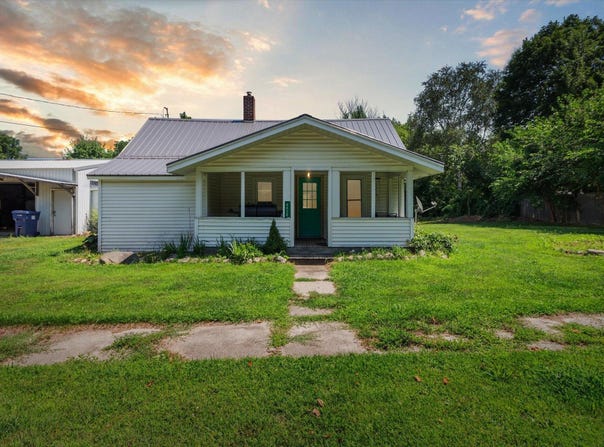 4438 division Street, McBride, MI 48852