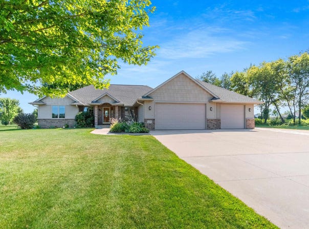 3561 GRAND MEADOWS Crossing, NEENAH, WI 54956