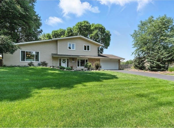 17925 28th Avenue N, Plymouth, MN 55447