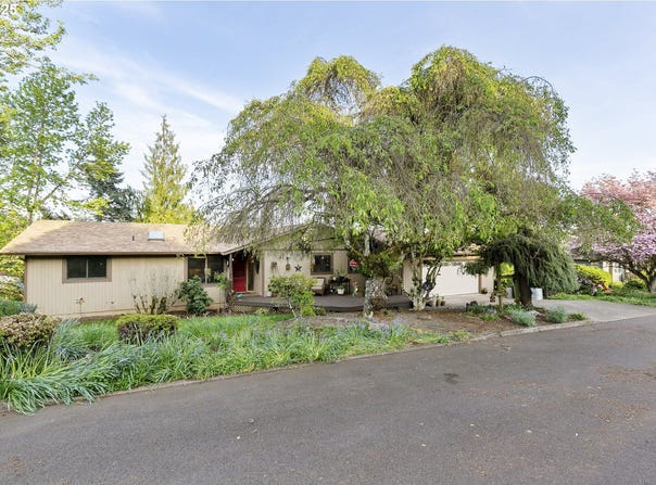 225 NW BRIER AVE, Dundee, OR 97115
