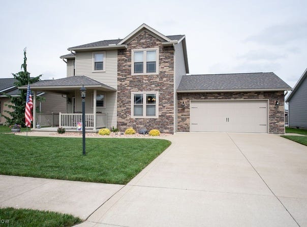 1095 Sycamore Circle SE, New Philadelphia, OH 44663