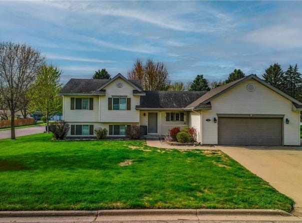 704 W Main Street, Madelia, MN 56062