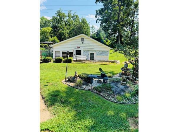 1611 Valwood Place NE, Lenoir, NC 28645