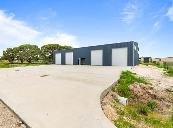 114 W First St, ROCKPORT, TX 78382