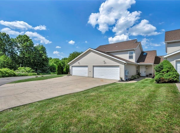 4052 Pine Drive, Rootstown, OH 44272