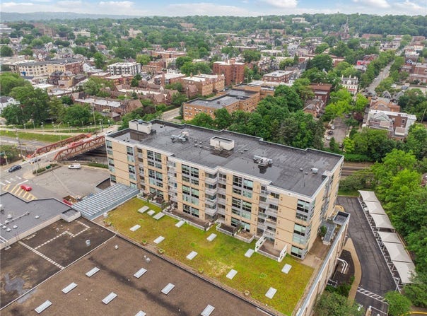 5570 Centre Ave, Shadyside, PA 15232