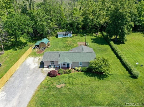 899  Bluff Point Rd, Kilmarnock, VA 22482