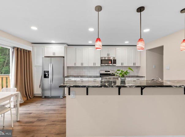 105 RENNARD Terrace, PHILADELPHIA, PA 19116