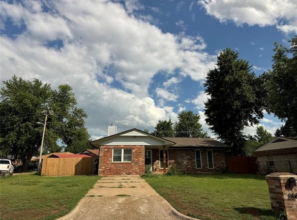 806 S Meadow Lane, Mustang, OK 73064