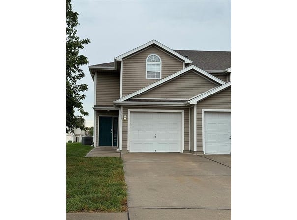 1647 SW Highland Drive, Lee's Summit, MO 64081