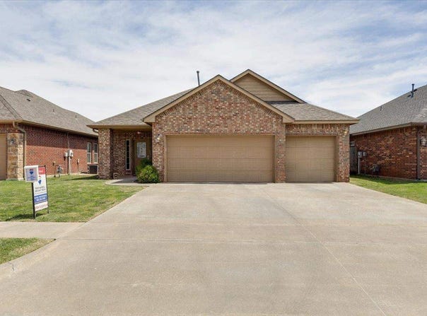 910 SW 81st St, Lawton, OK 73505