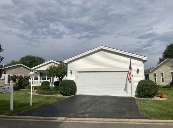 19 Rocking Horse Lane, Grayslake, IL 60030