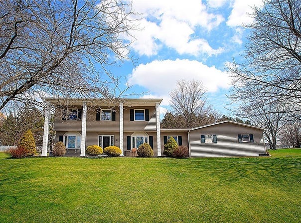 718 White Springs Drive, Geneva Town, NY 14456