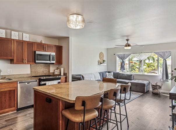 95-060 Waikalani Drive, Honolulu, HI 96789