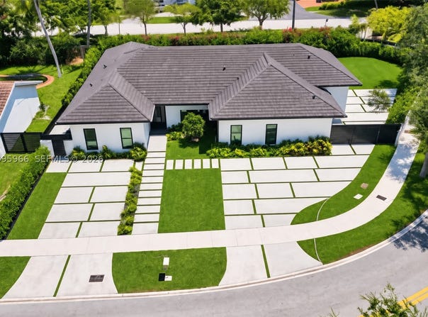 21498 Highland Lakes Blvd, Miami, FL 33179