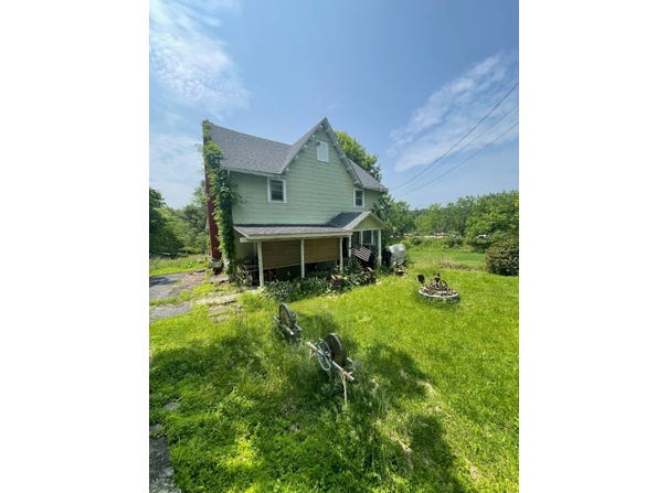 4 Buena Vista Ave, Wallkill, NY 12589