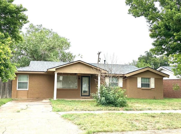 1012 S Lawn Street, Hale Center, TX 79041