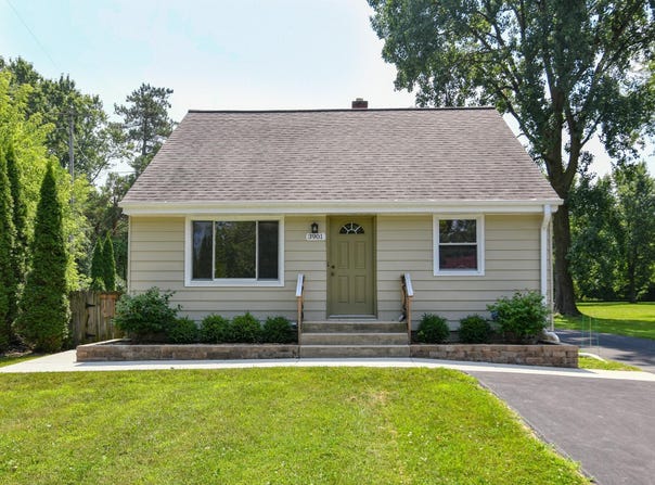 3901 W Fountain Ave, Brown Deer, WI 53209