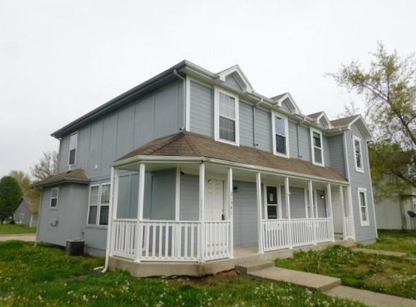 21541-21543 S PECULIAR Drive, Peculiar, MO 64078