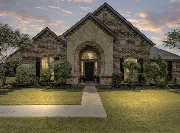 217 Silver Rose Boulevard, Burleson, TX 76028