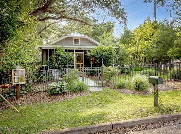 319 Washington Avenue, Ocean Springs, MS 39564