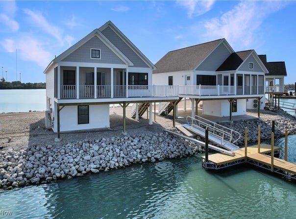 545 W Lakeshore Drive unit: 10, Port Clinton, OH 43452