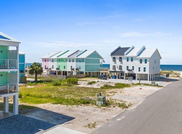 109 38th St, Mexico Beach, FL 32456