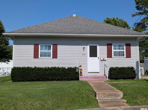 1205 BURGESS Avenue, Johnston City, IL 62951