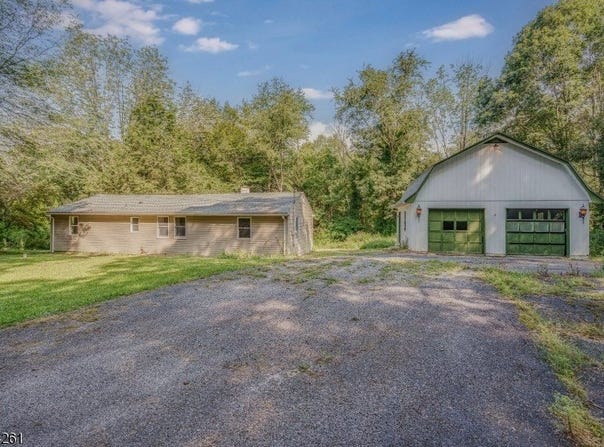 73 Highview Dr, Hampton Twp., NJ 07860-6707